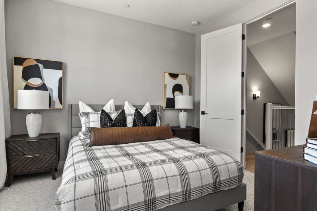 84-SS-Bedroom